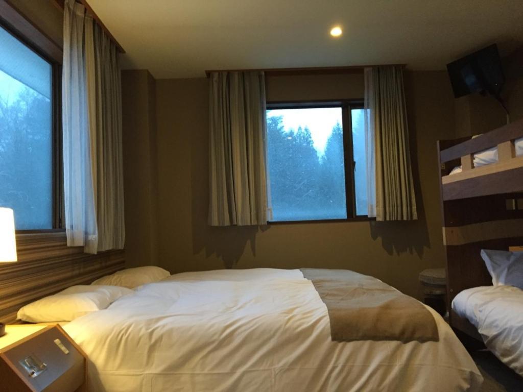 Hakuba Landmark Iwatake Lodge Экстерьер фото