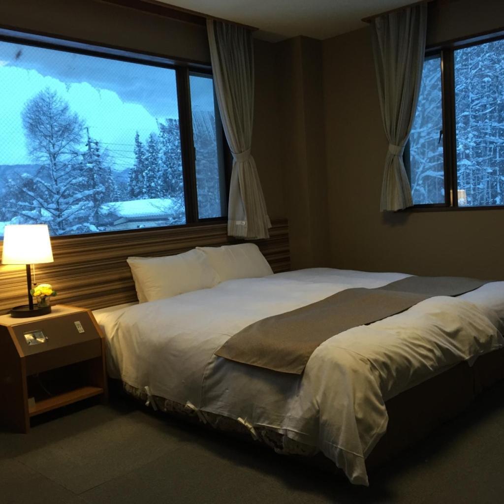 Hakuba Landmark Iwatake Lodge Экстерьер фото
