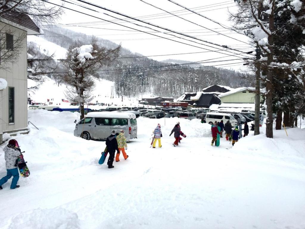 Hakuba Landmark Iwatake Lodge Экстерьер фото